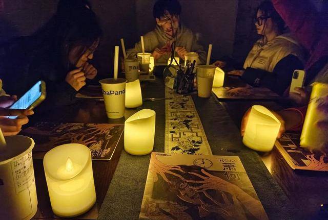 引发巨大热议：线行行行都涉黄……澳门新葡京网站“恋陪本”擦边色情(图2)